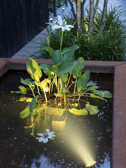 Sub spot 12V underwater light in pond